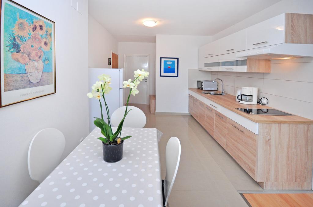 Apartments Zorka Leko Omiš Habitación foto